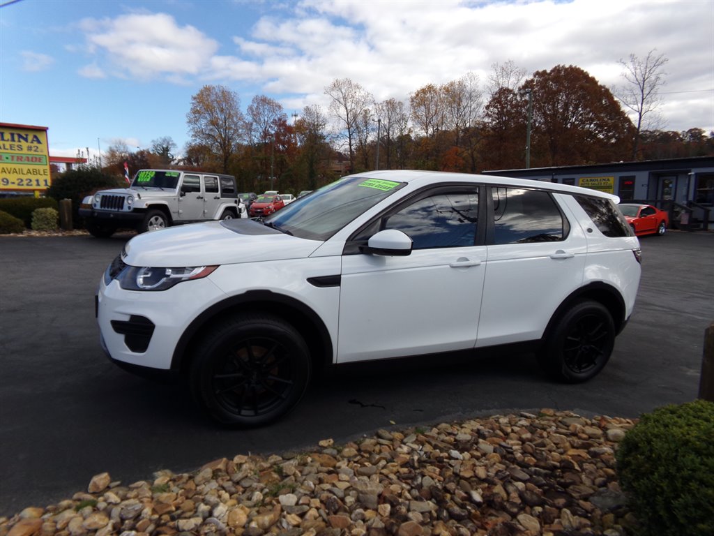 2017 Land Rover Discovery Sport SE's photo