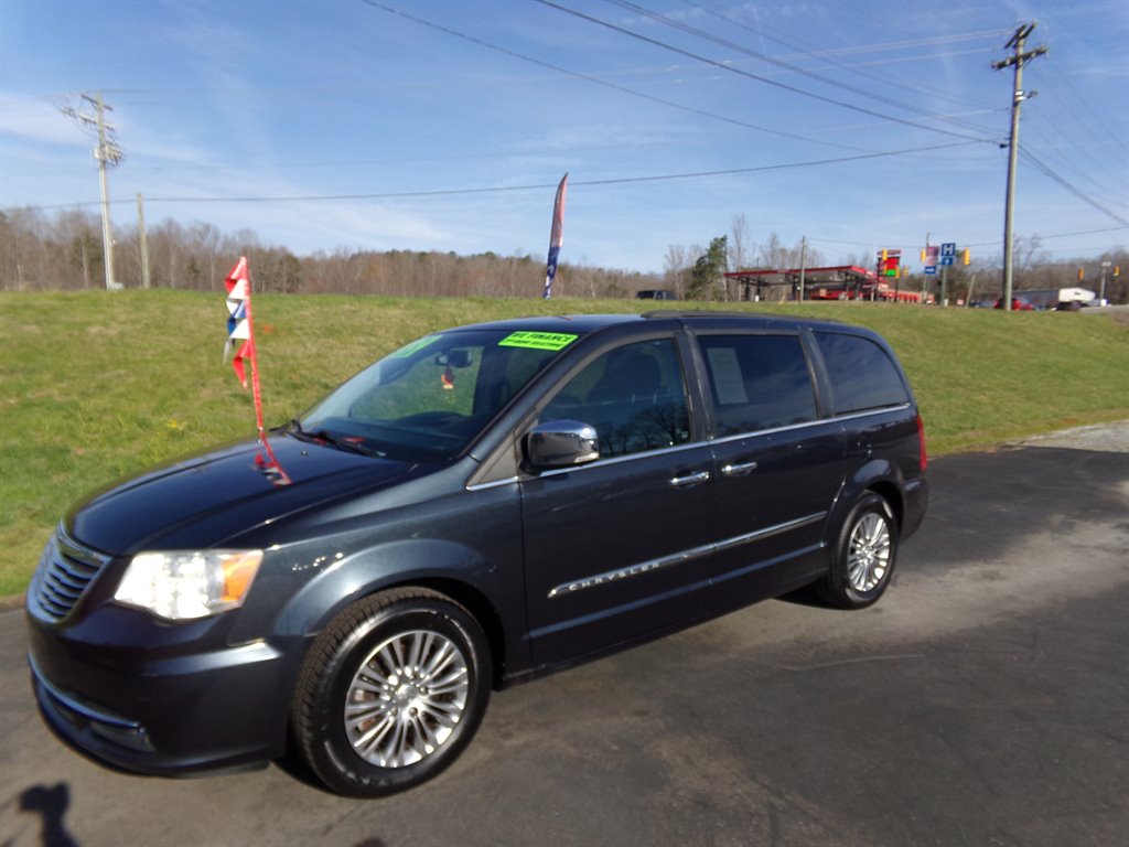 2013 Chrysler Town & Country Touring-L